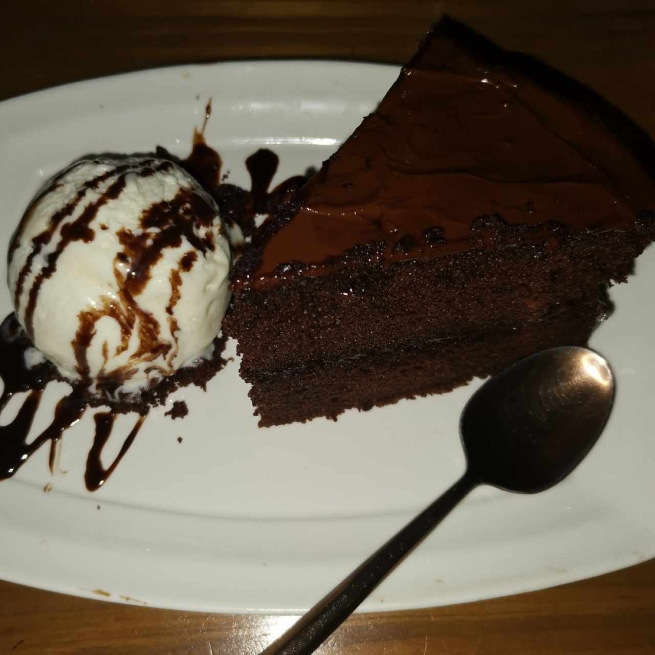 Chocolate cake c/helado