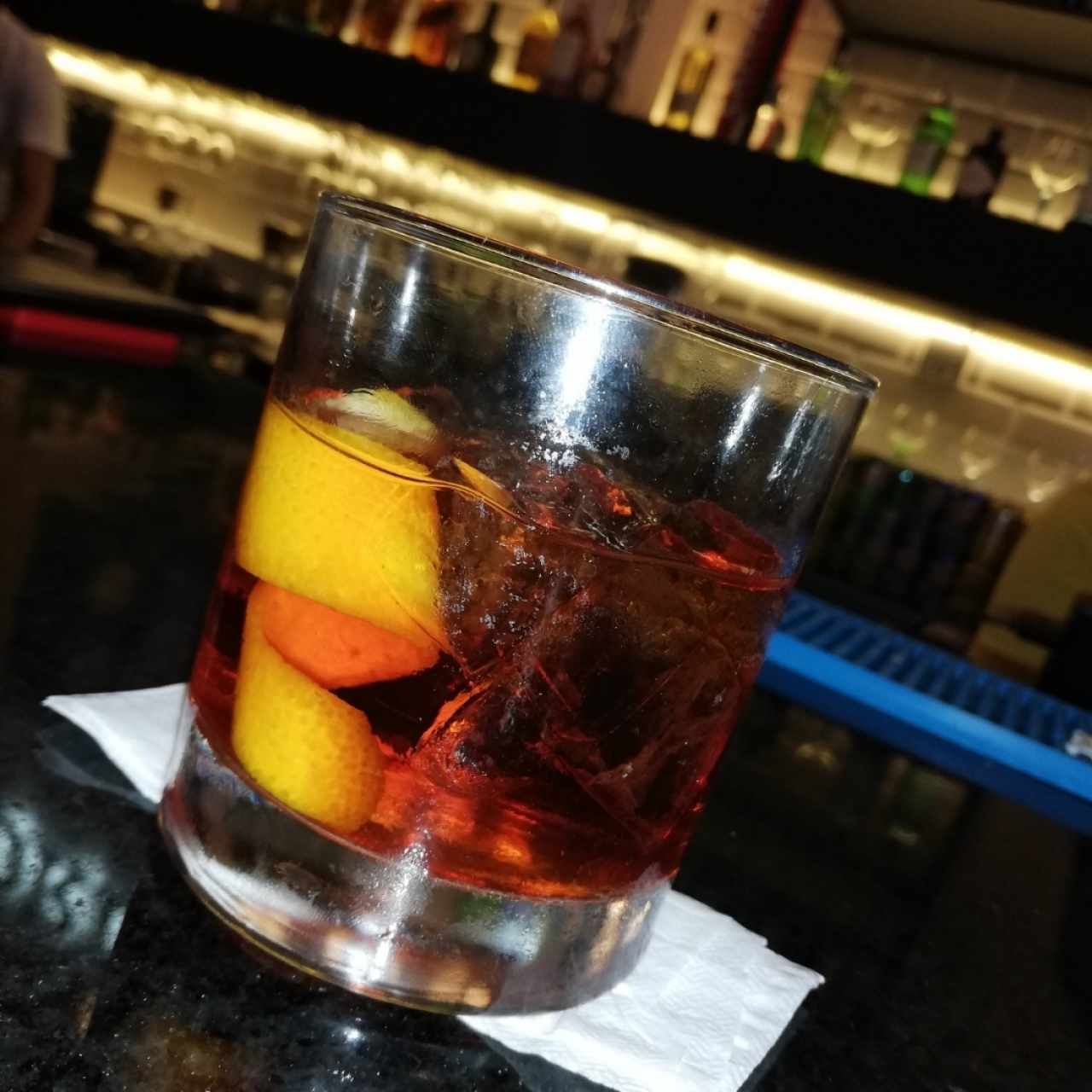 si te hace falta una pareja pide un negroni tu mejor compañía en pizza is love 🍕🥃