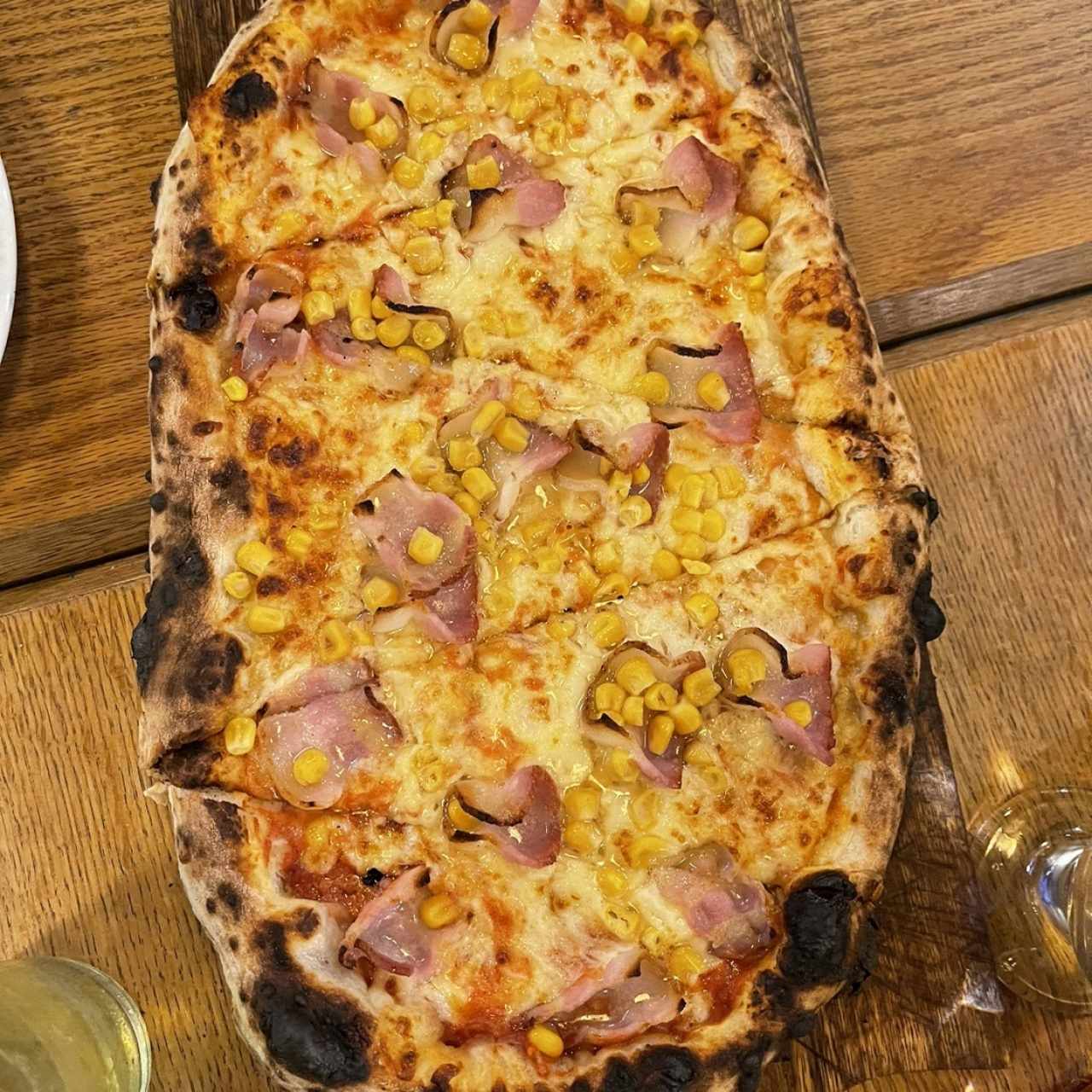 Pizza de jamón con queso