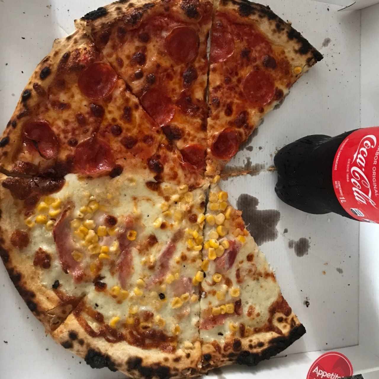 que mejor manera para alegrar una cuarentena que con una pizza de combinacion de Pizza is Love 