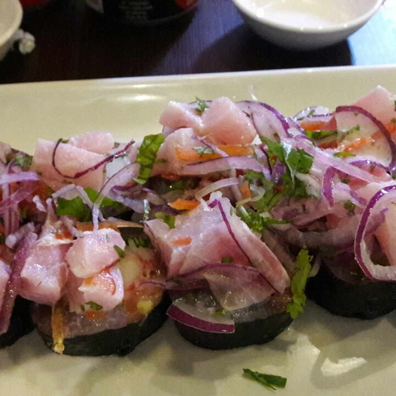 sushi con Ceviche de topping sin arroz 