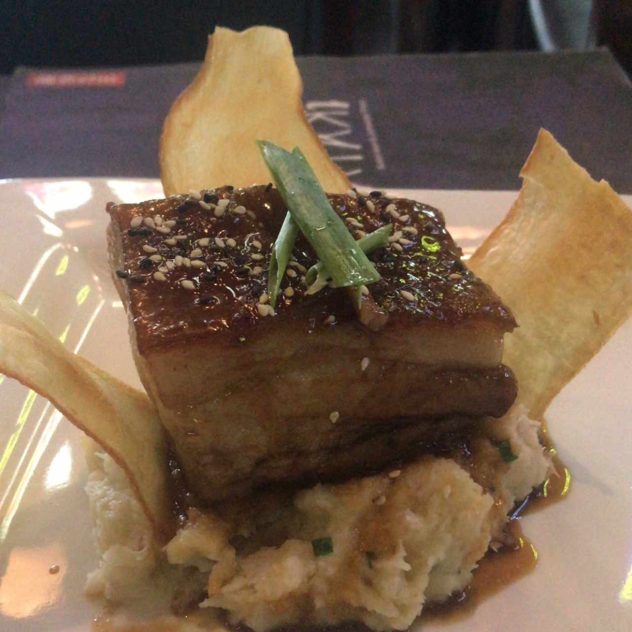 pork belly. pure de yuca con bites de chicharron