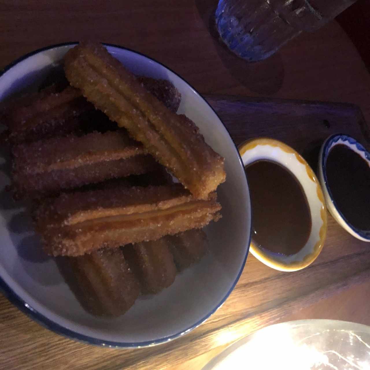 Churros con chocolate y dulce de leche