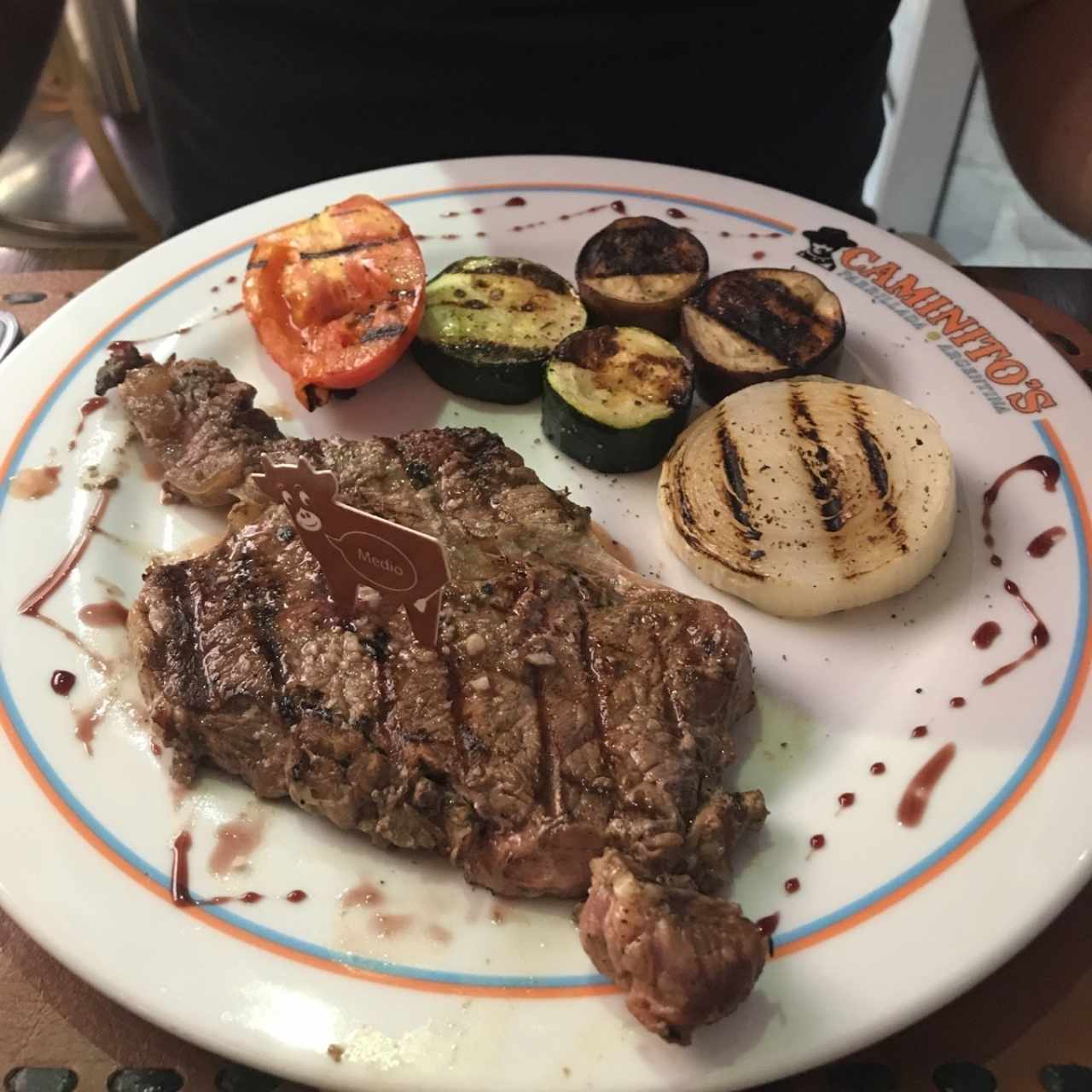 Rib eye 12 oz. (Madurado por 30 días) acompañado de vegetales