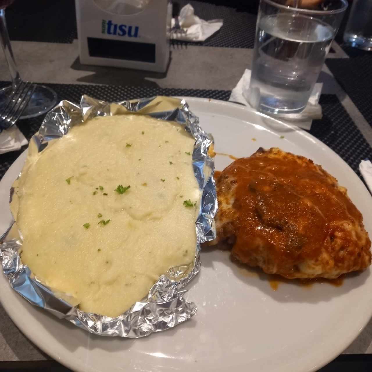 Filete de Res Nacional a la Parmigiana con Puré