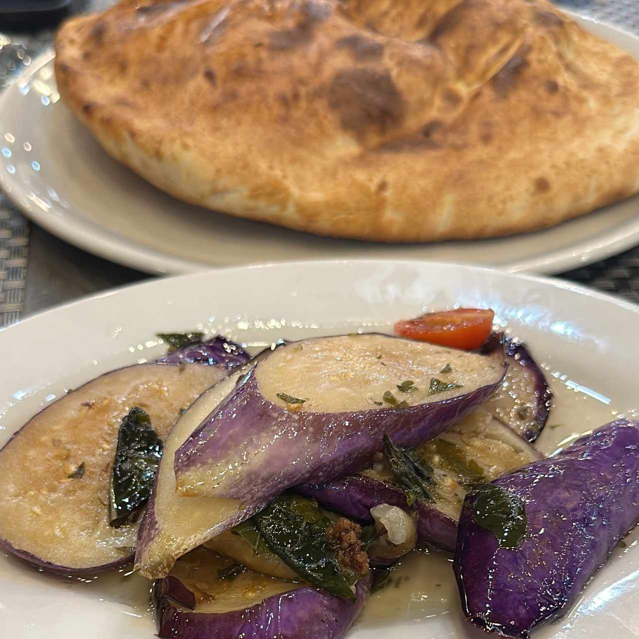 Berenjena a la Vinagreta con Pan Pita