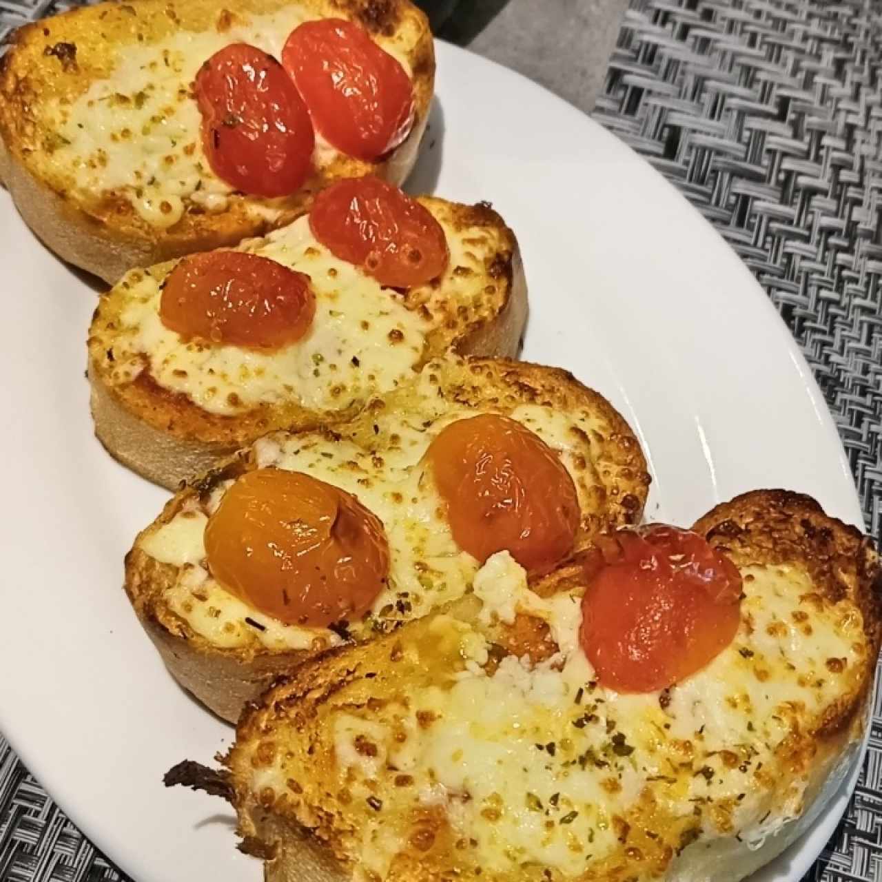 Brocheta con Muzzarela y tomate