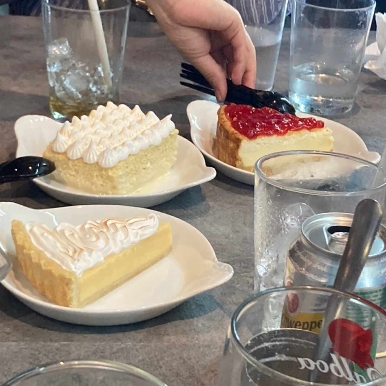Delicia de Tres Leches / Pie de limon / Ch. de fresa