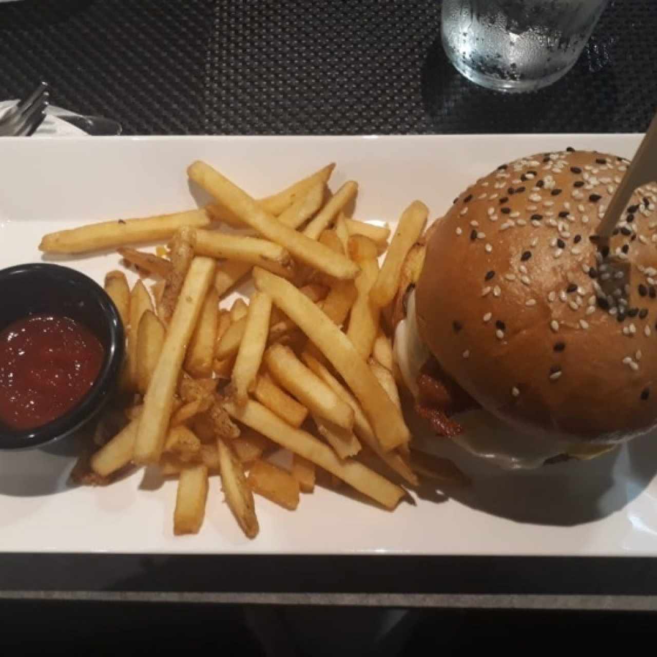 rafaella burger 