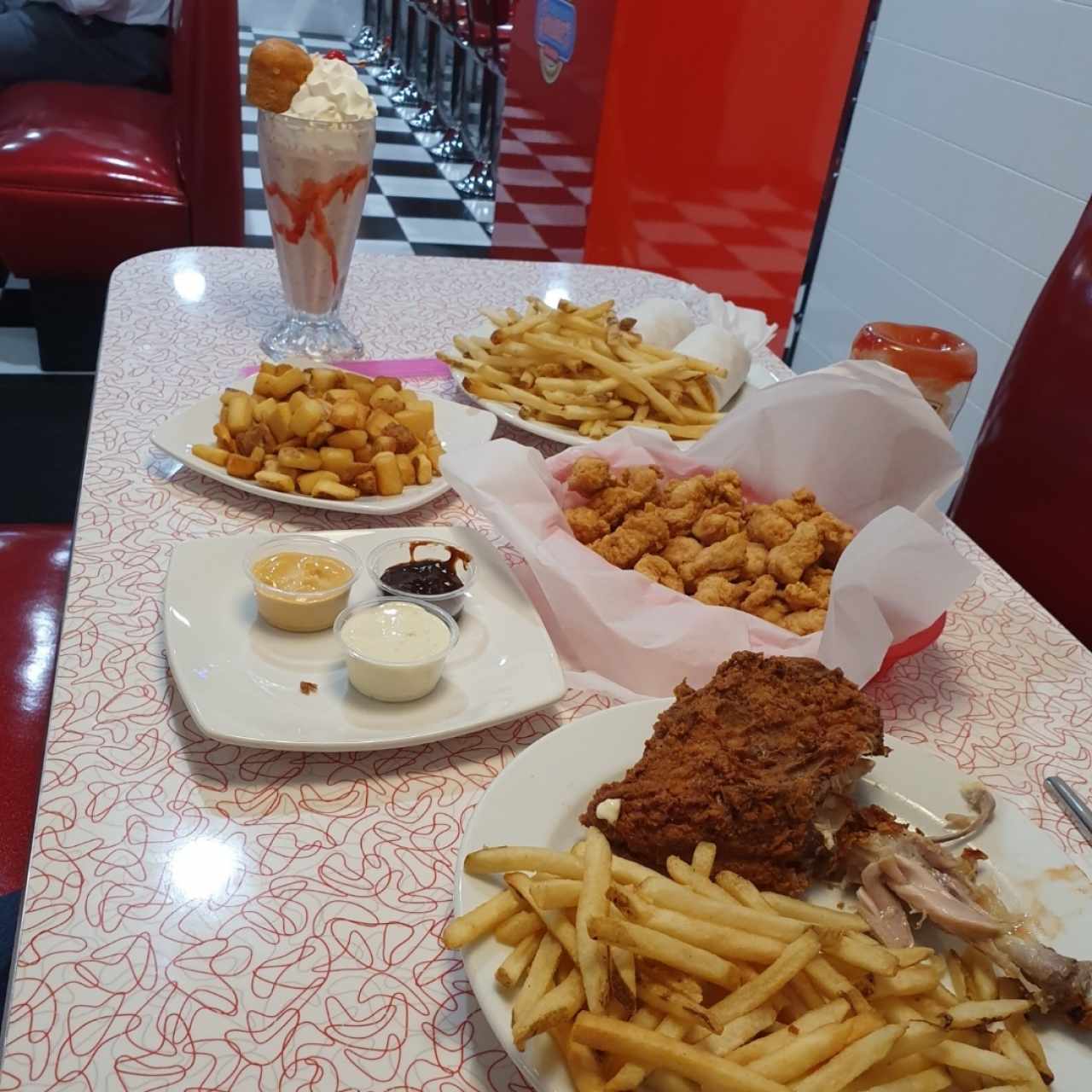 pollo frito, papas, wrap & batido fresa oreo 💜