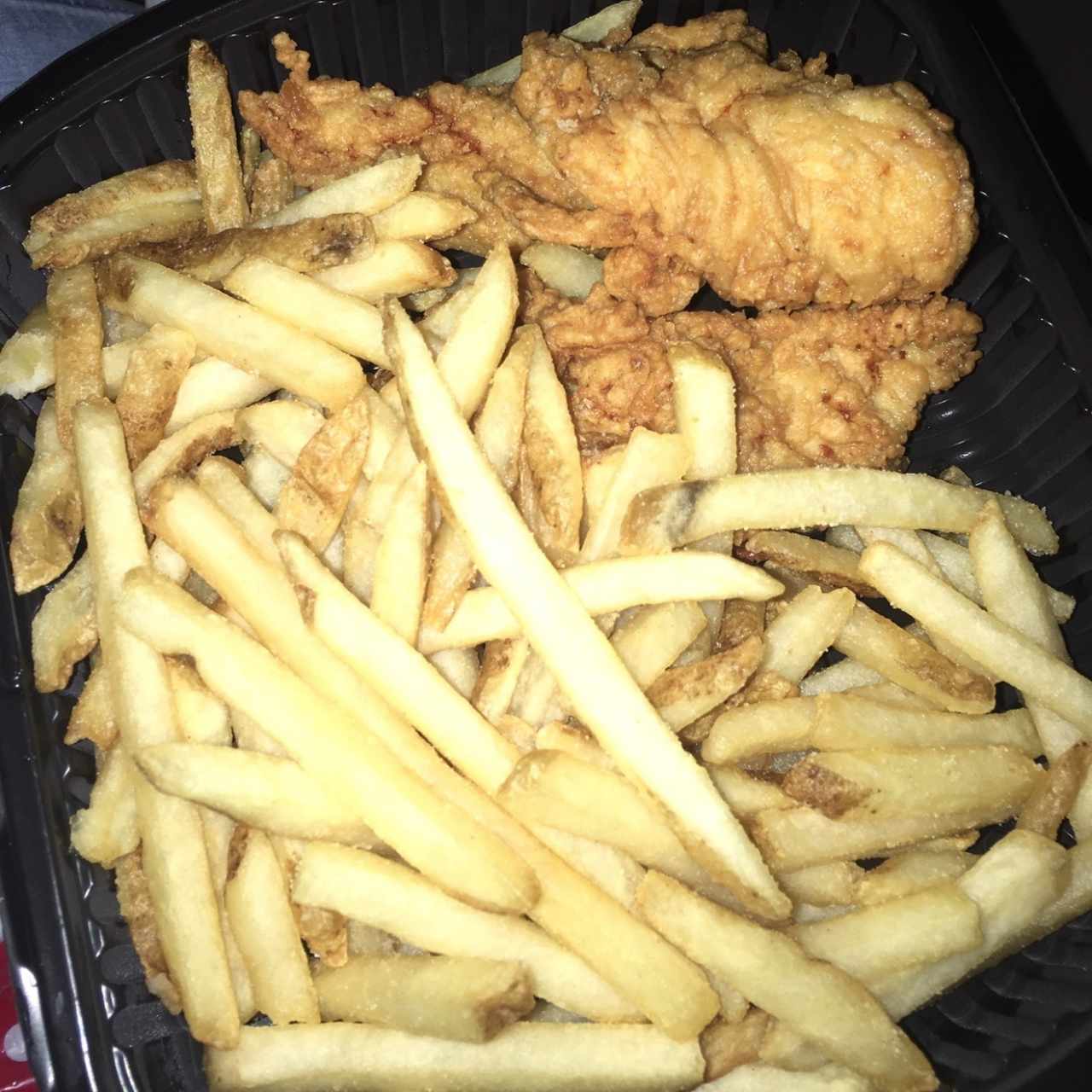 pechuga , deditos de pollo y papas
