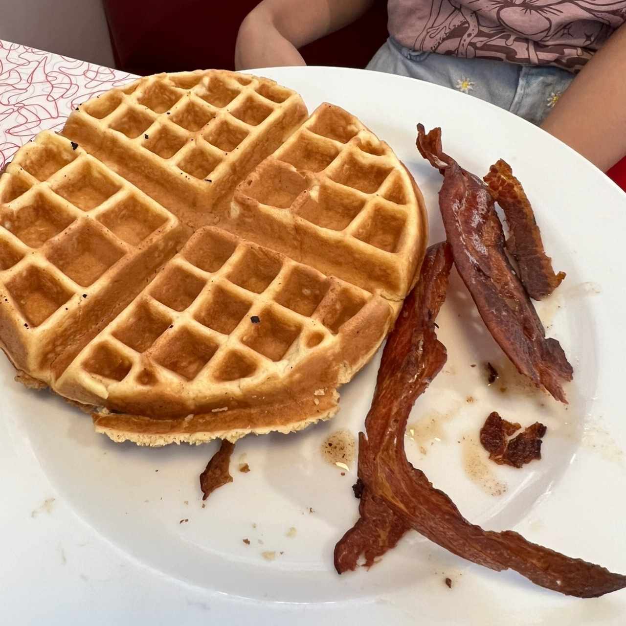 Waffle y bacon