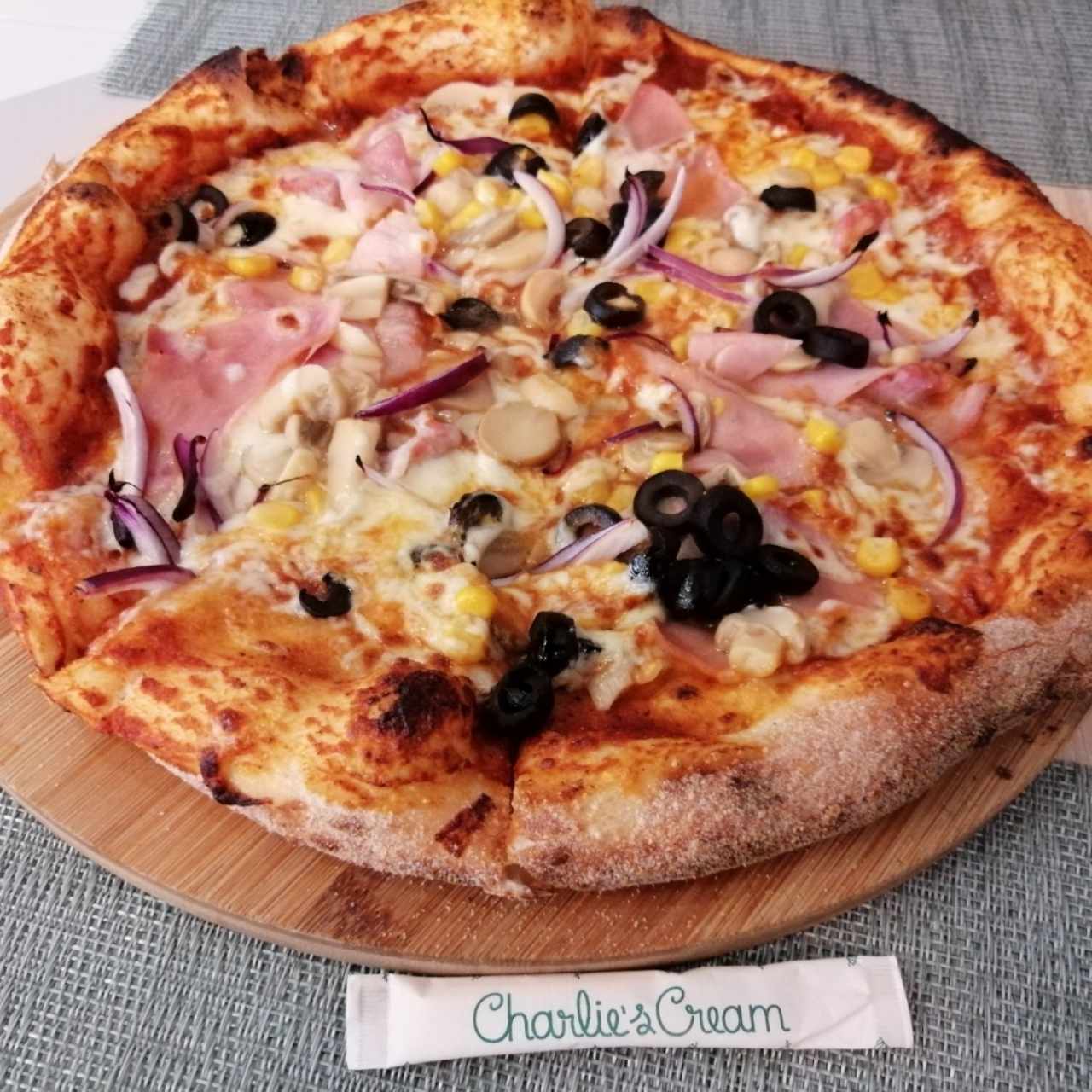 Pizza Charlie's Cream