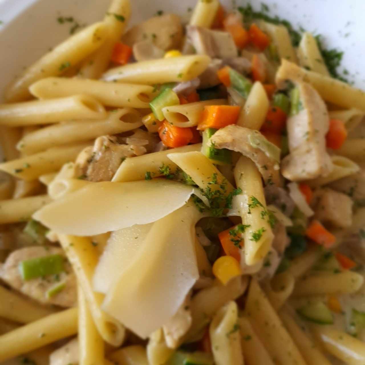 pasta cremosa con pollo