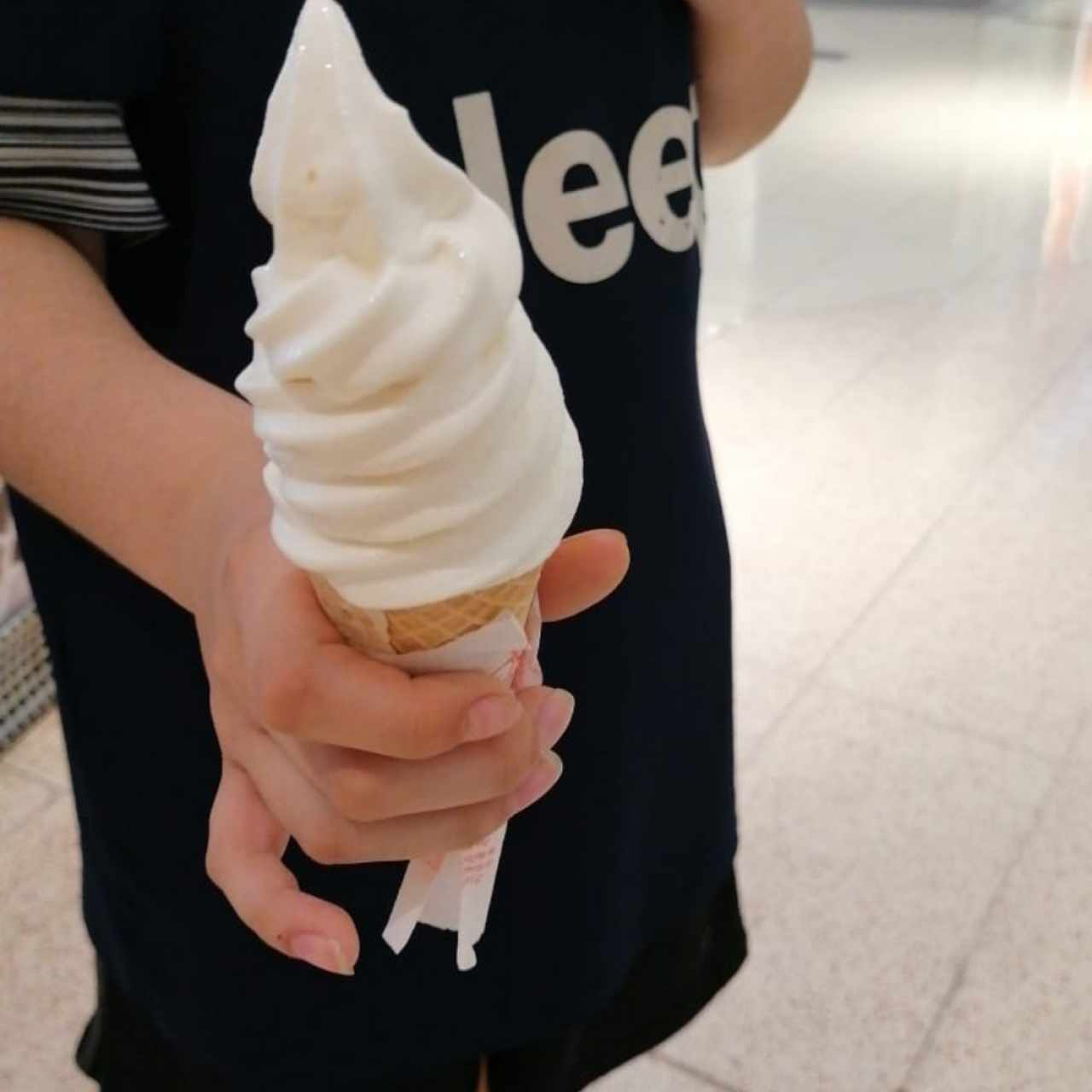 helado de vainilla en cono