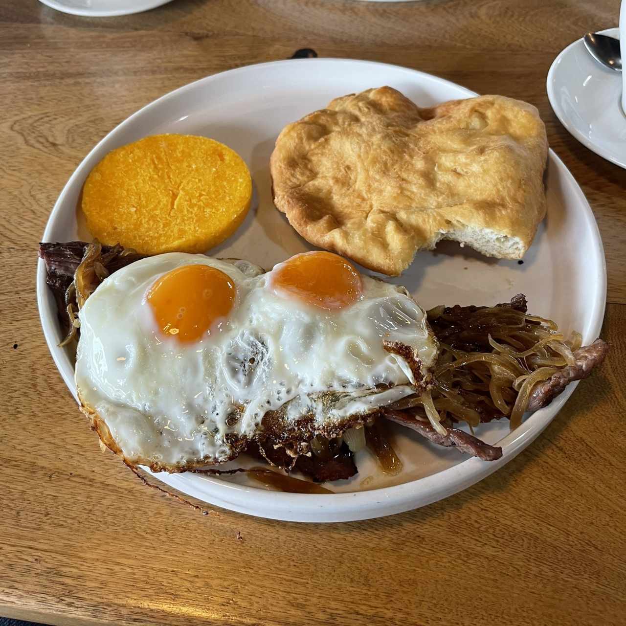 Desayunos - Bistéc a Caballo