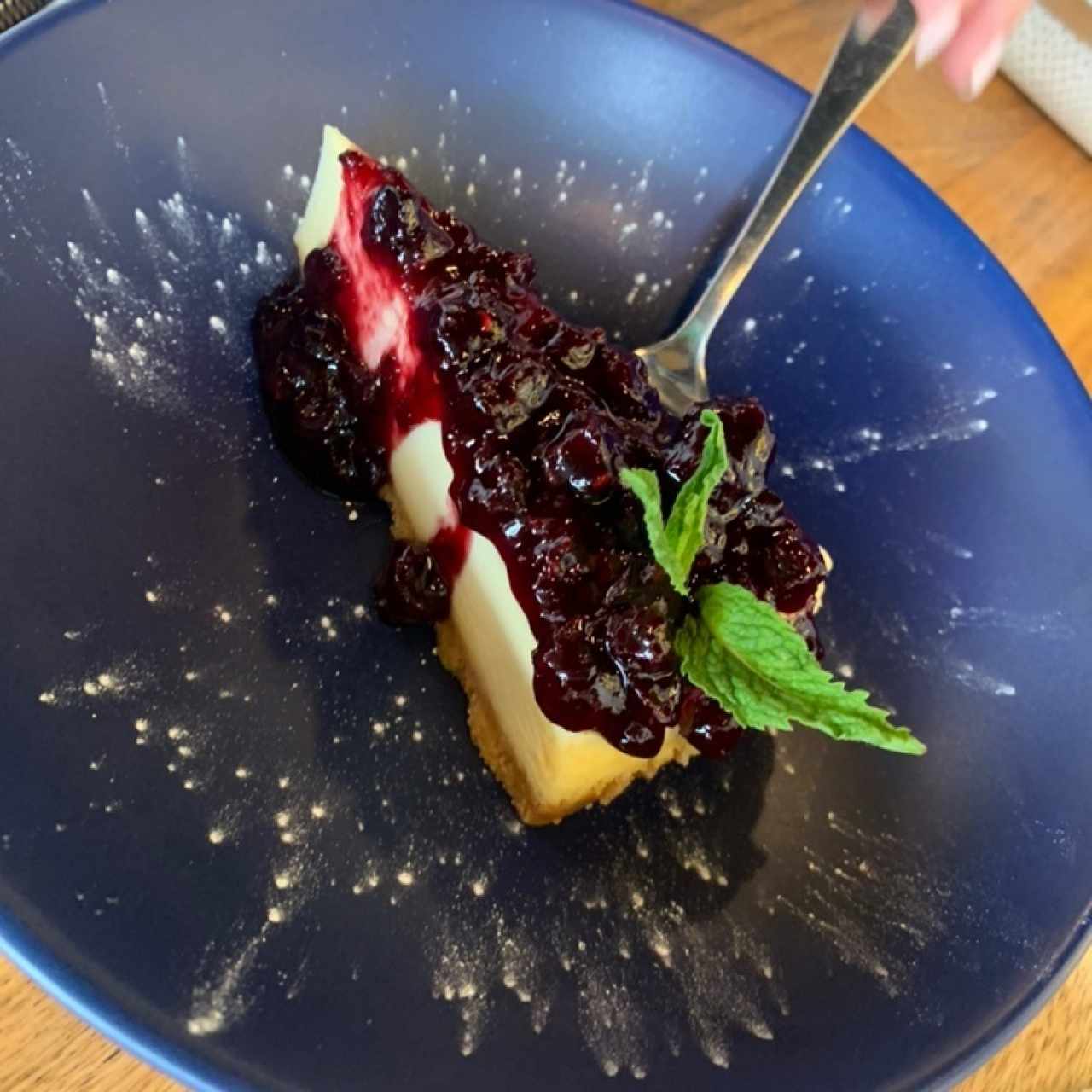 Cheesecake Ligero con Coulis de Frutos Rojos