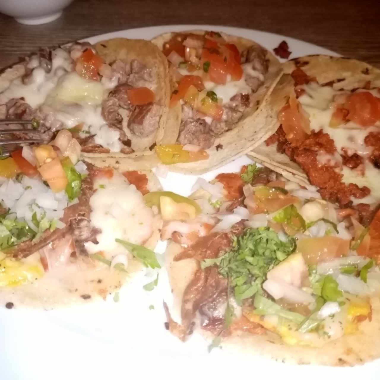 tacos mixtos (chorizo, al pastor y carnita) 