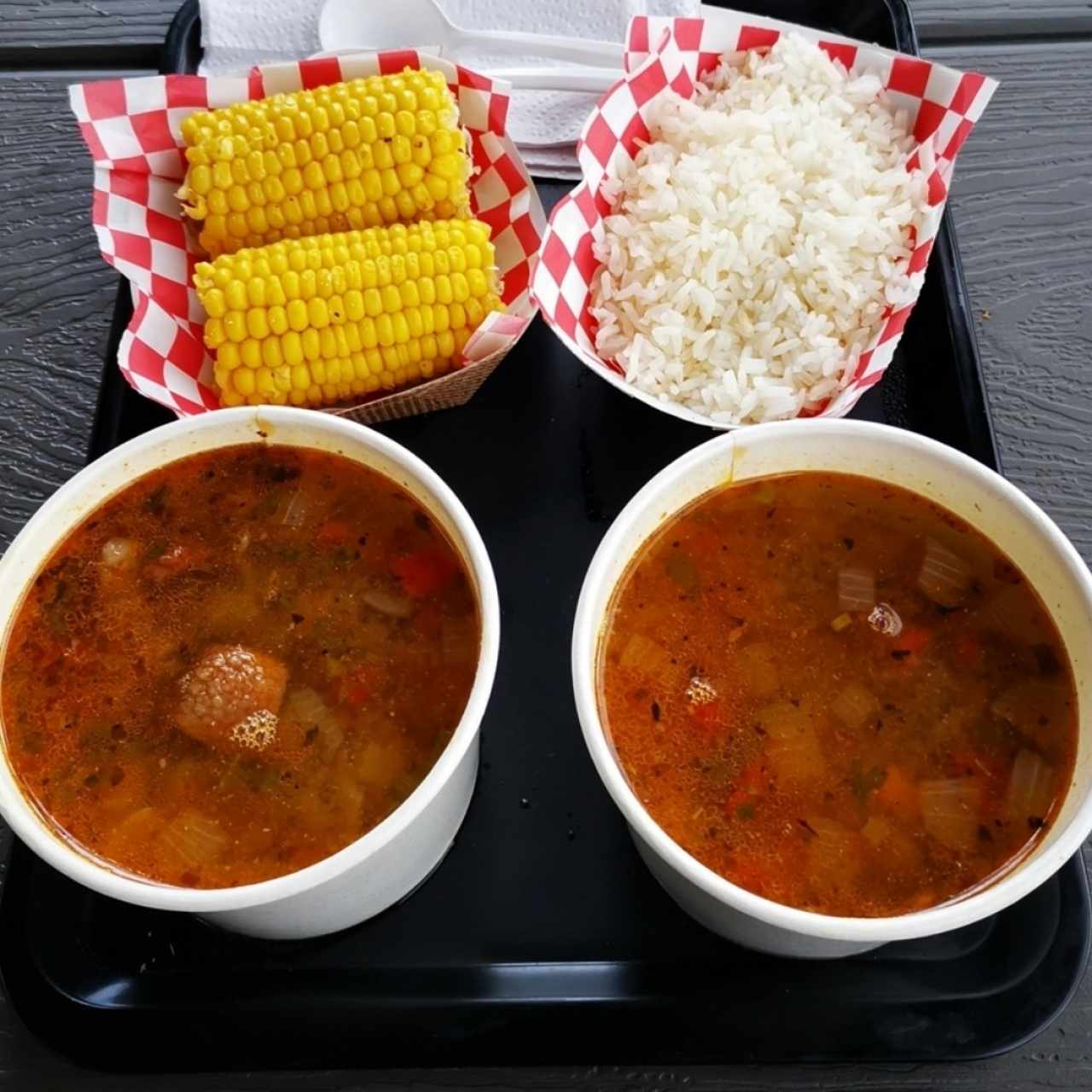 Sopa de Lentejas con puerquito, arroz y mazorca