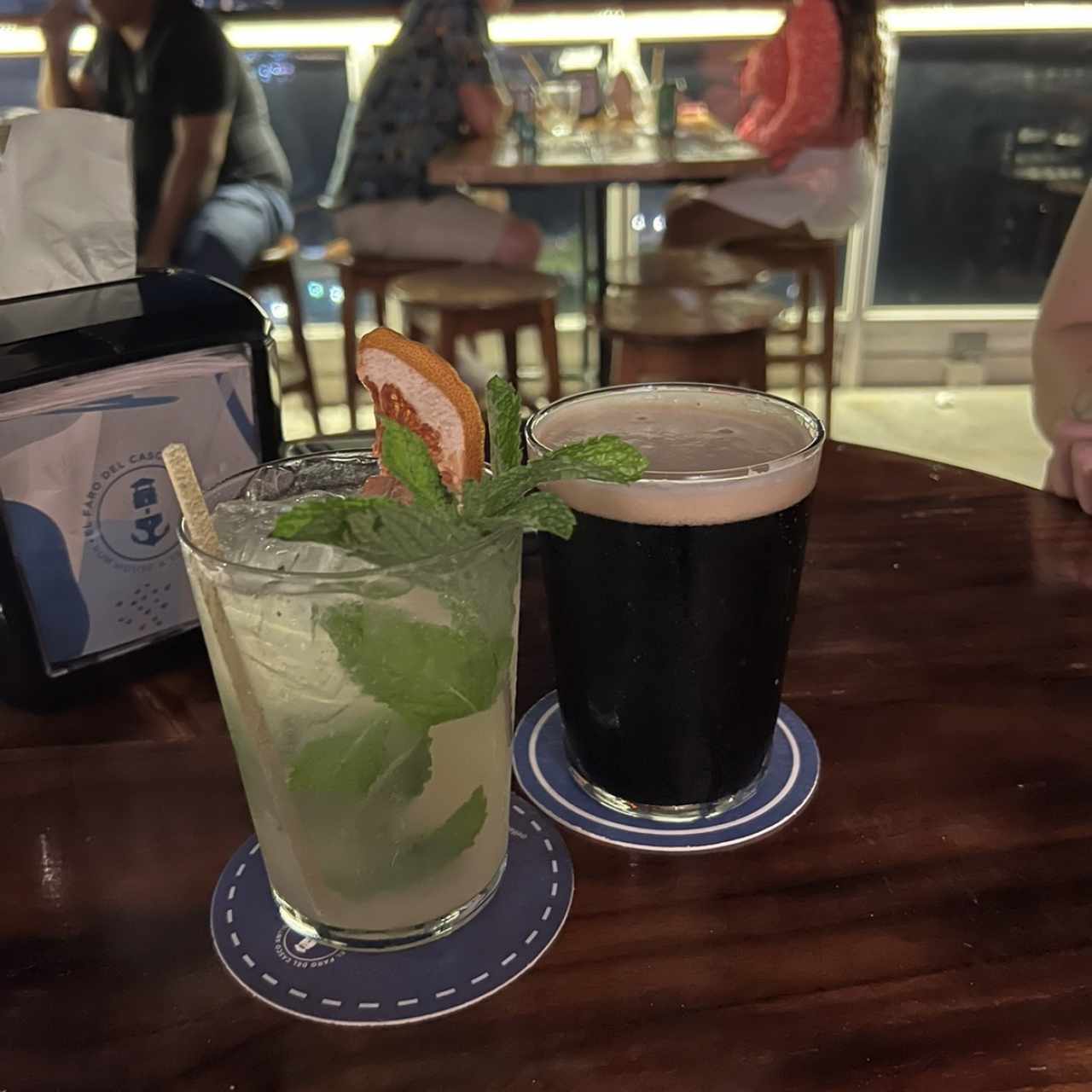 Mojito y cerveza negra