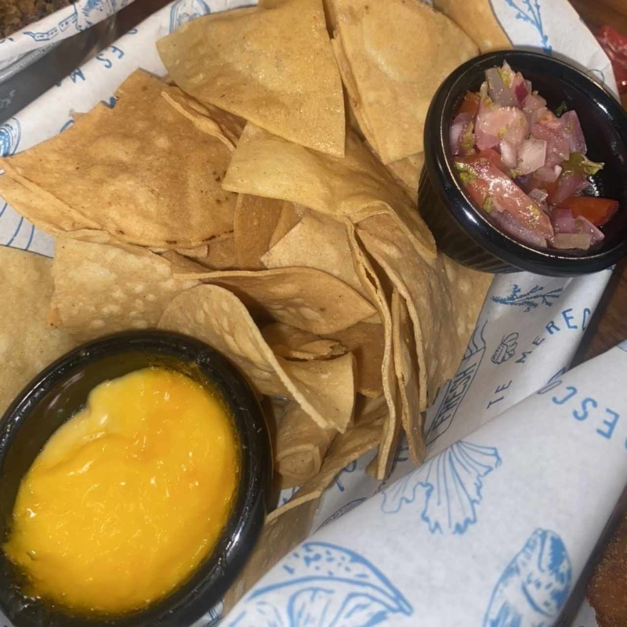 Totopos con queso
