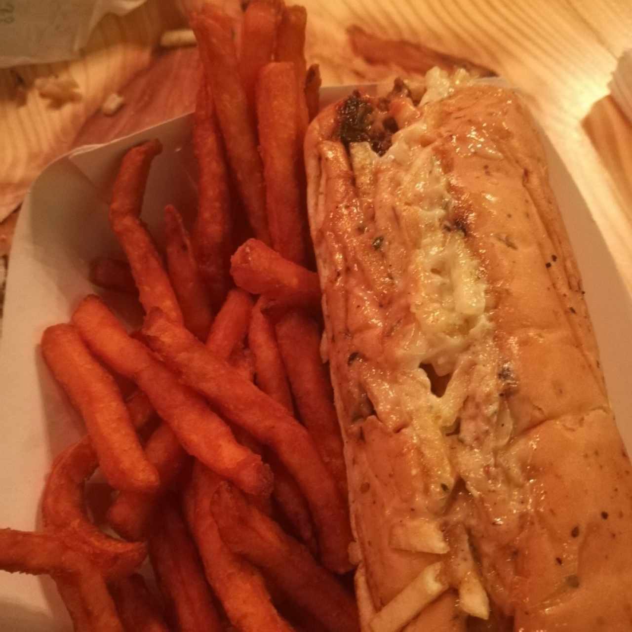 pepito mixto con camote frito