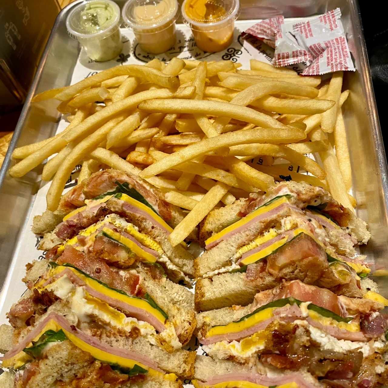 Platos Especiales - Club Sándwich Tradicional