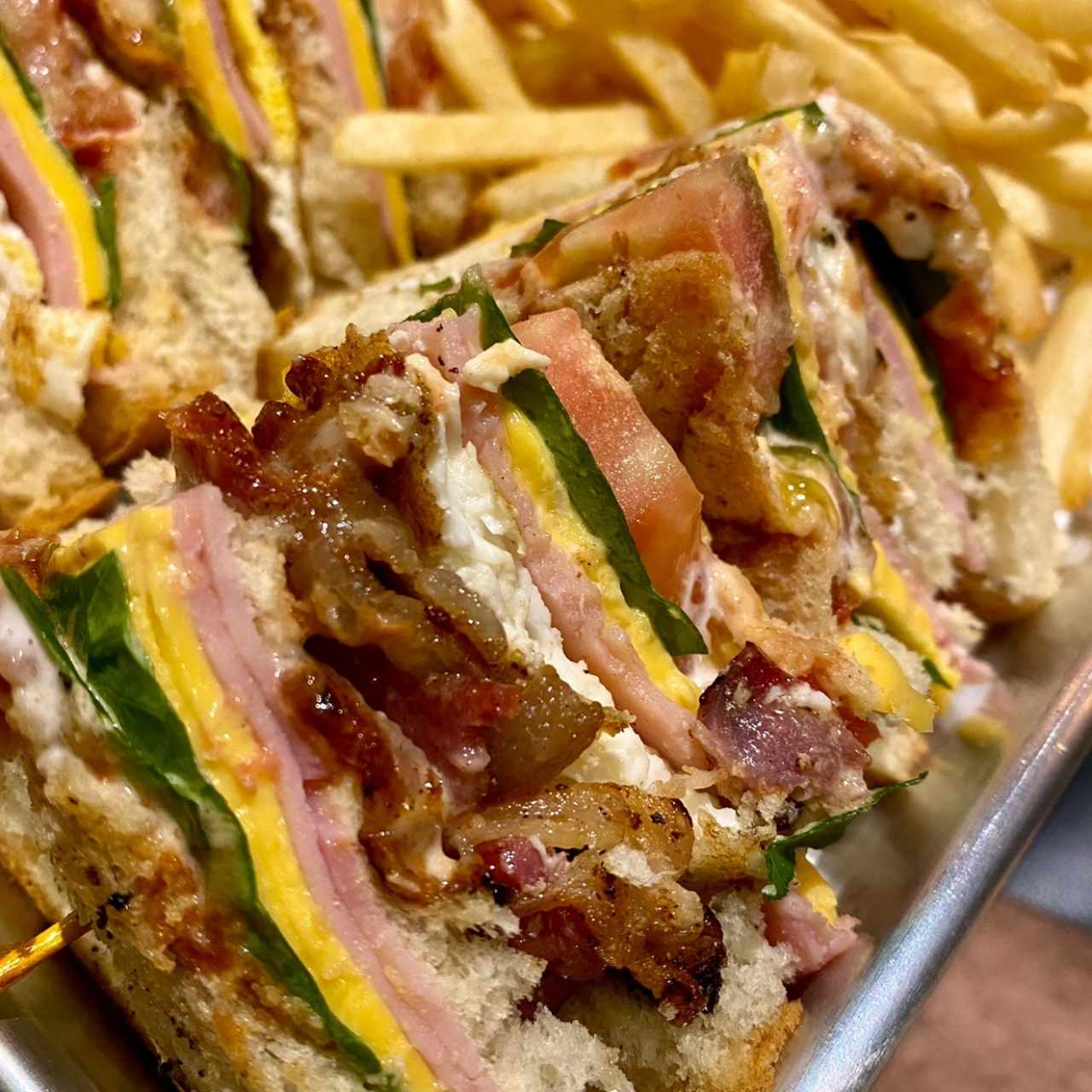 Platos Especiales - Club Sándwich Tradicional