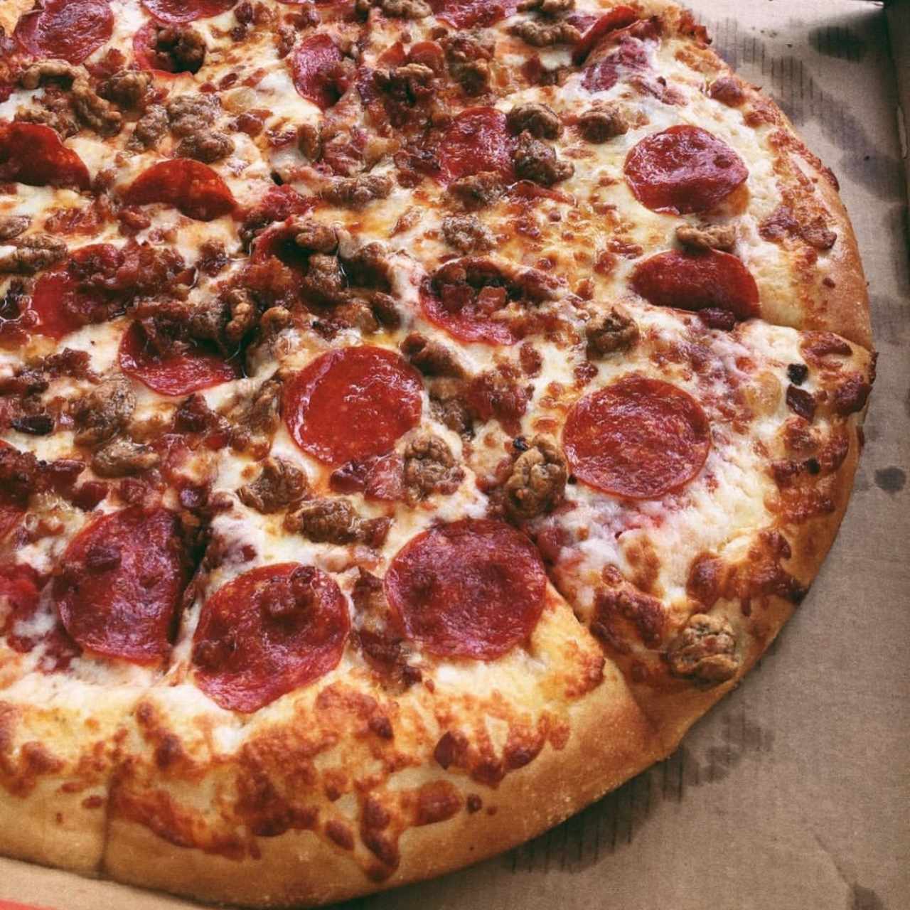pizza carne y peperoni 
