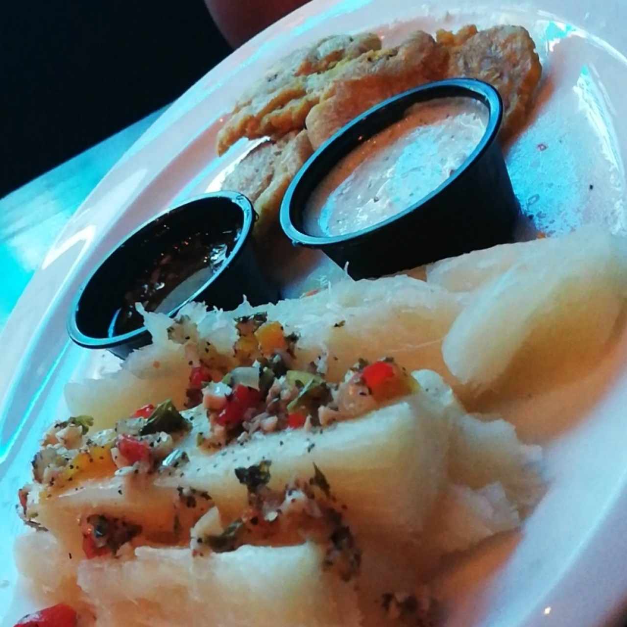 yuca al moho y patacones