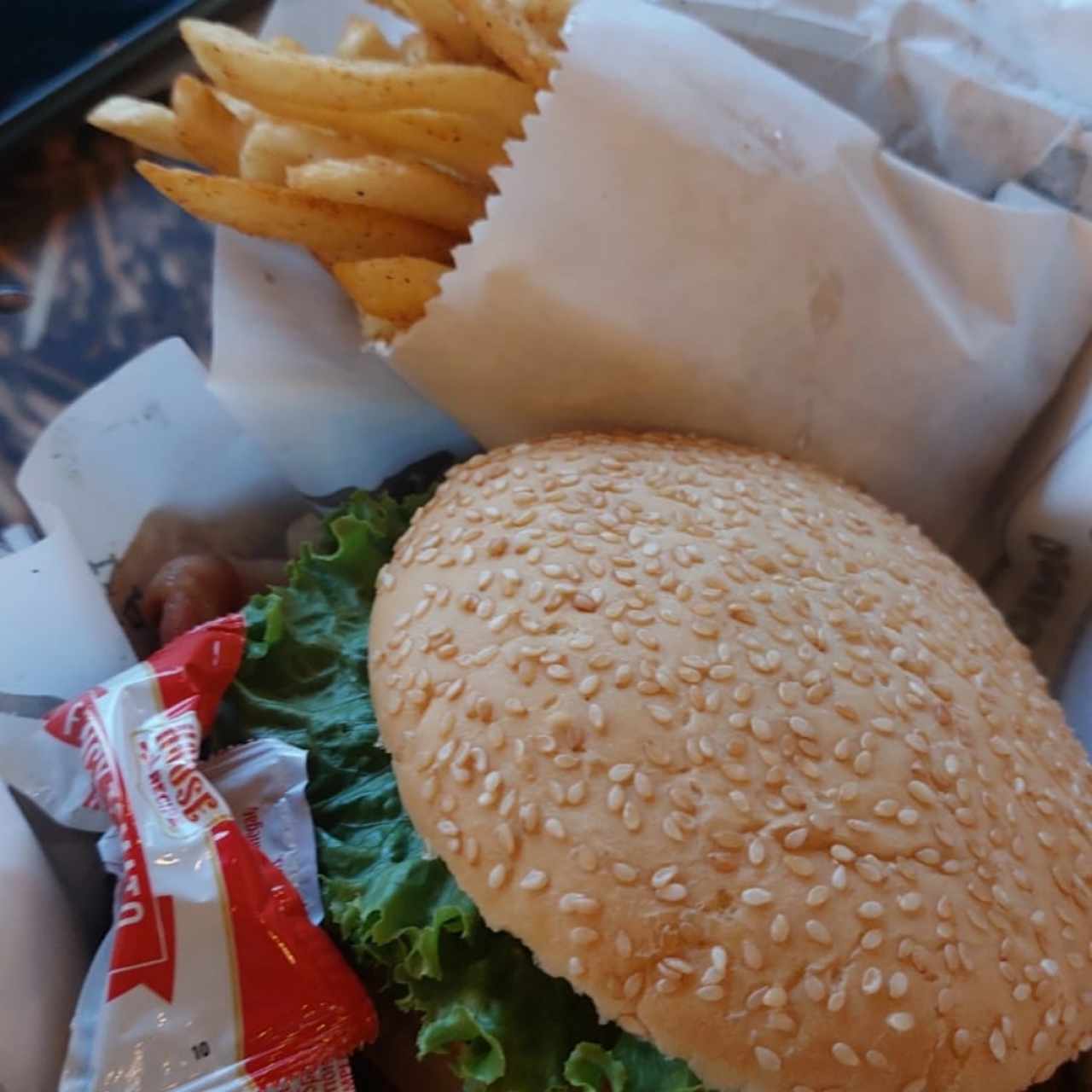 Combo - hamburguesa ranchera + papas fritas + soda
