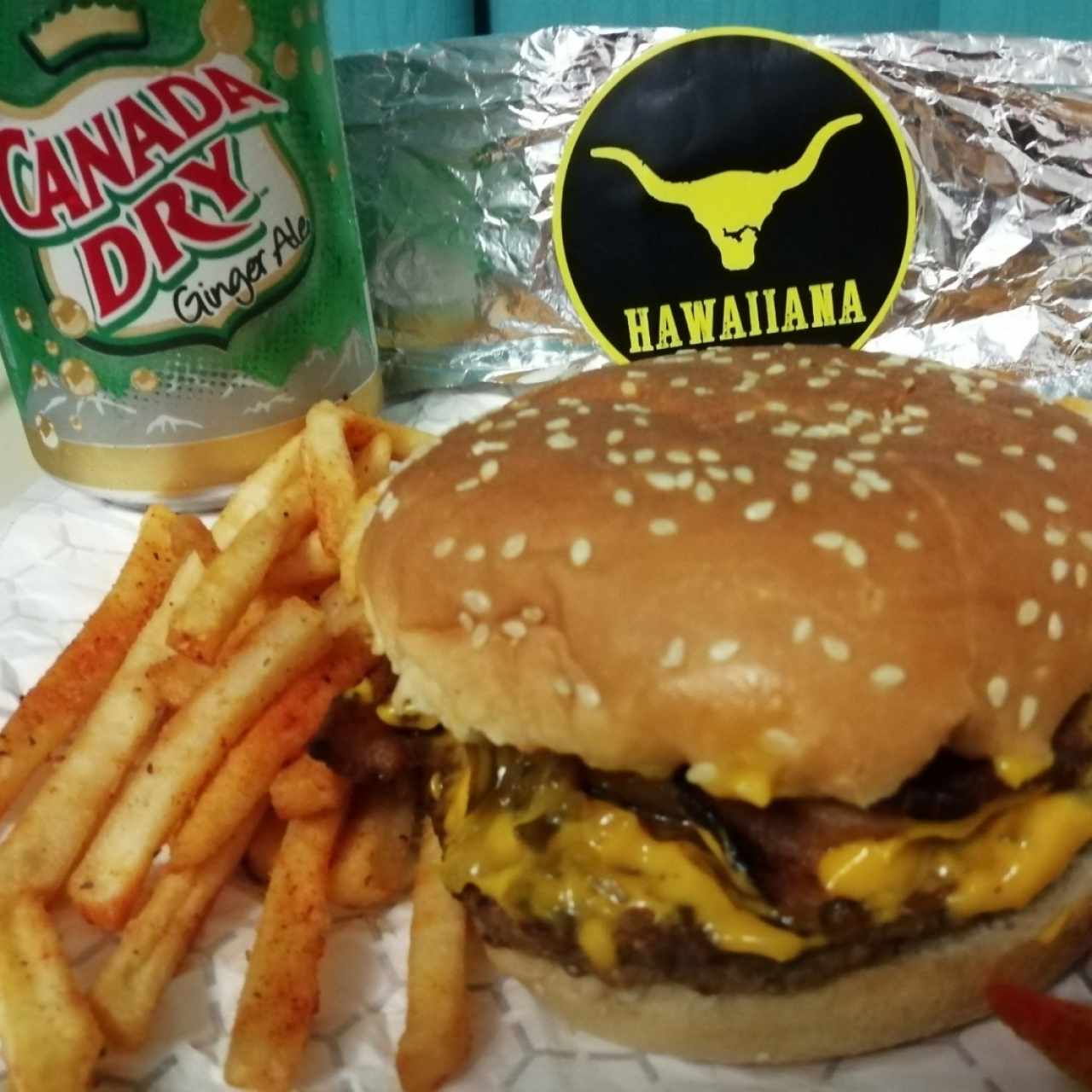 Combo - hamburguesa hawaiiana + papas fritas + soda