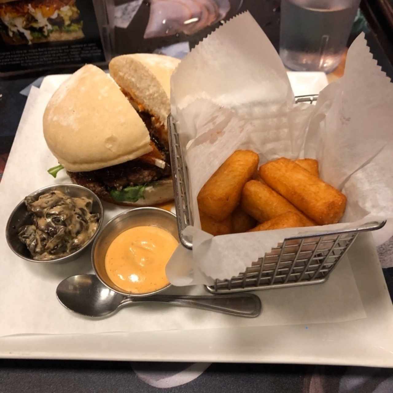 le clash con yucas fritas
