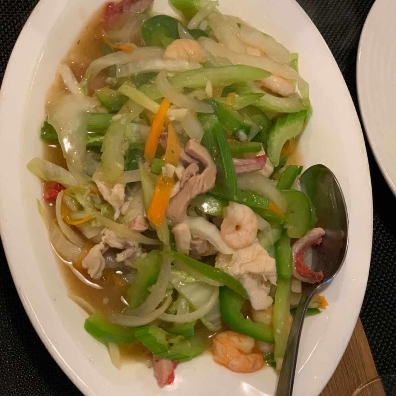 Vegetales con pollo, camarones y jamon (chop sui)