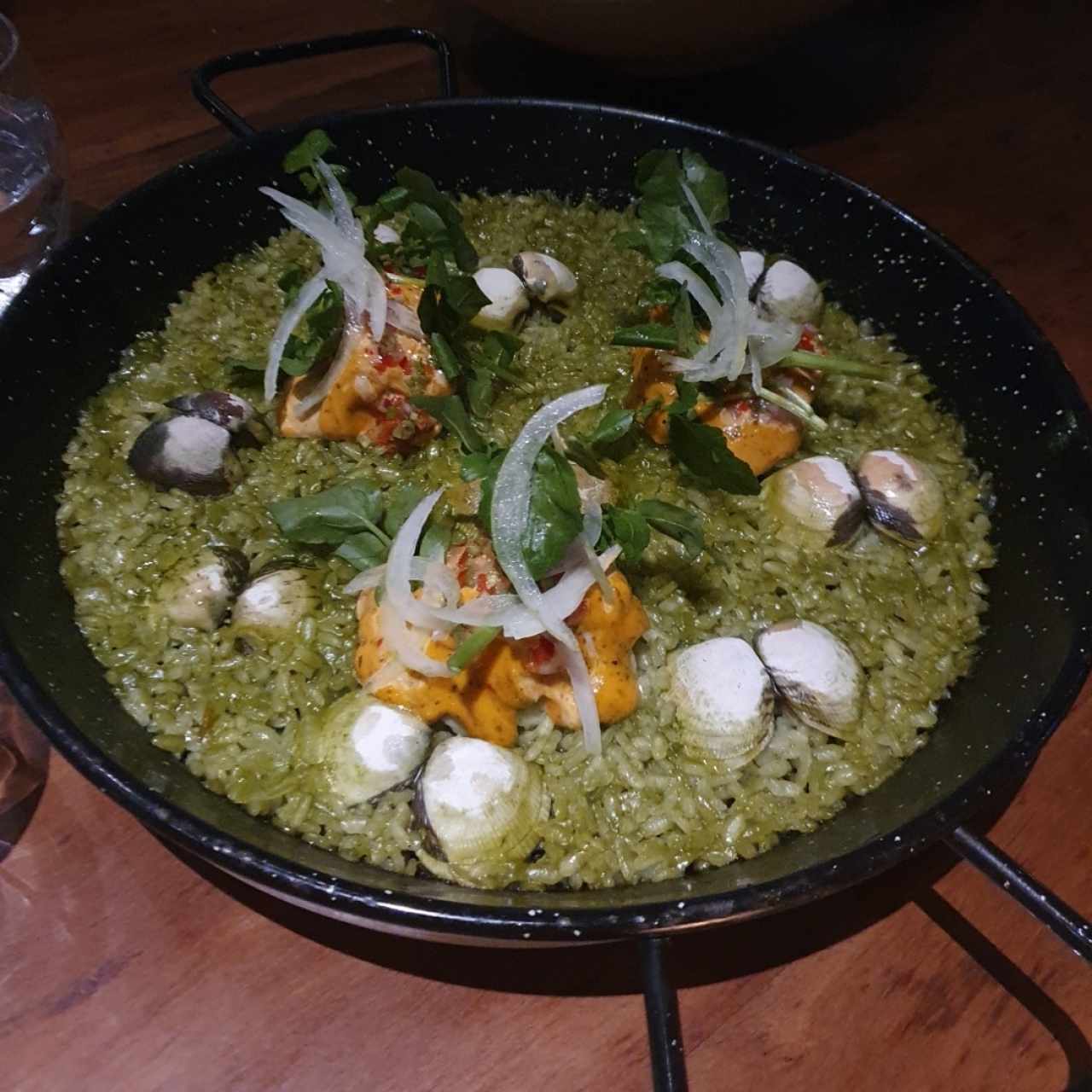 Arroz verde con mero y almejas