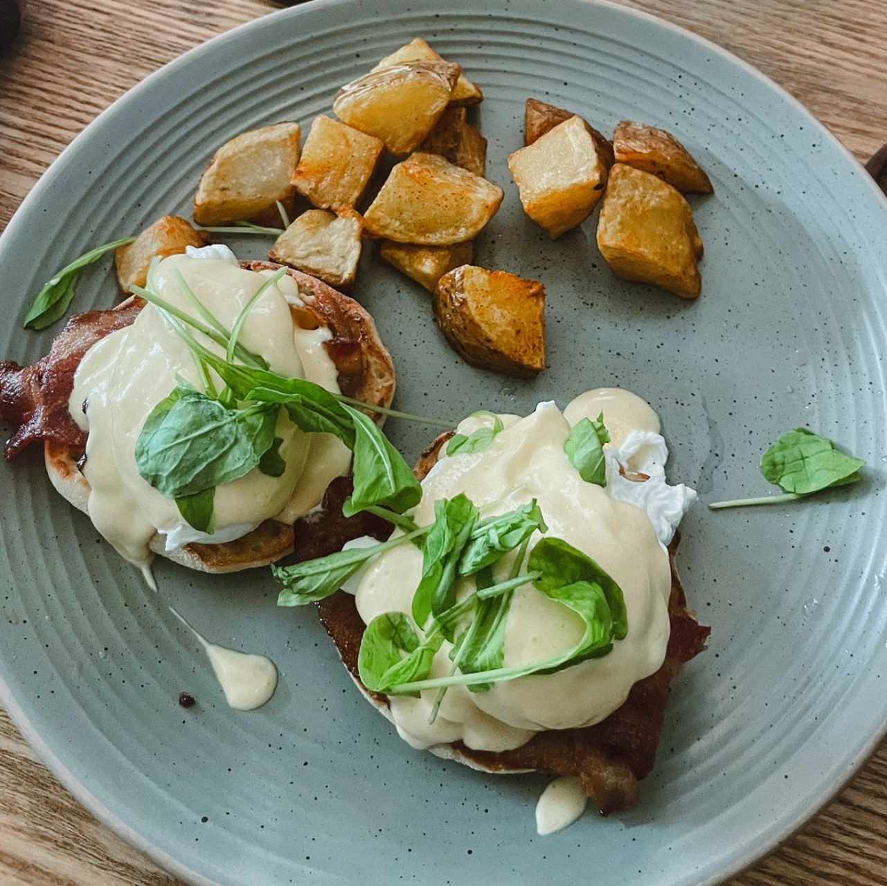 BRUNCH - Eggs Benedict