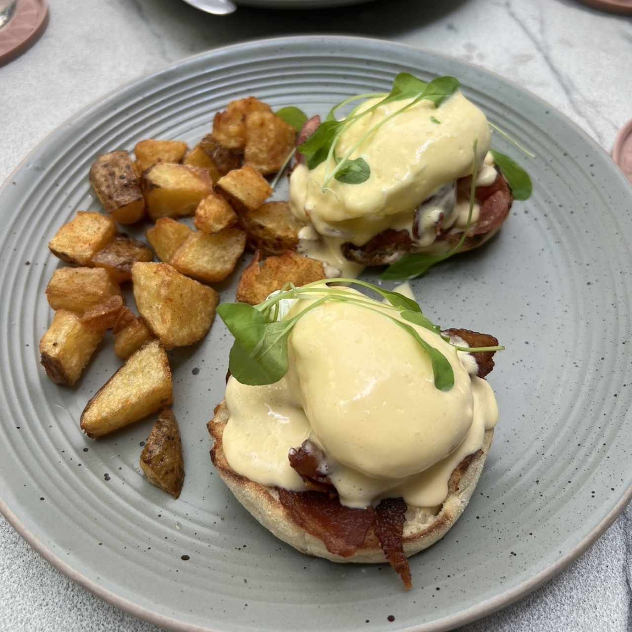 BRUNCH - Eggs Benedict