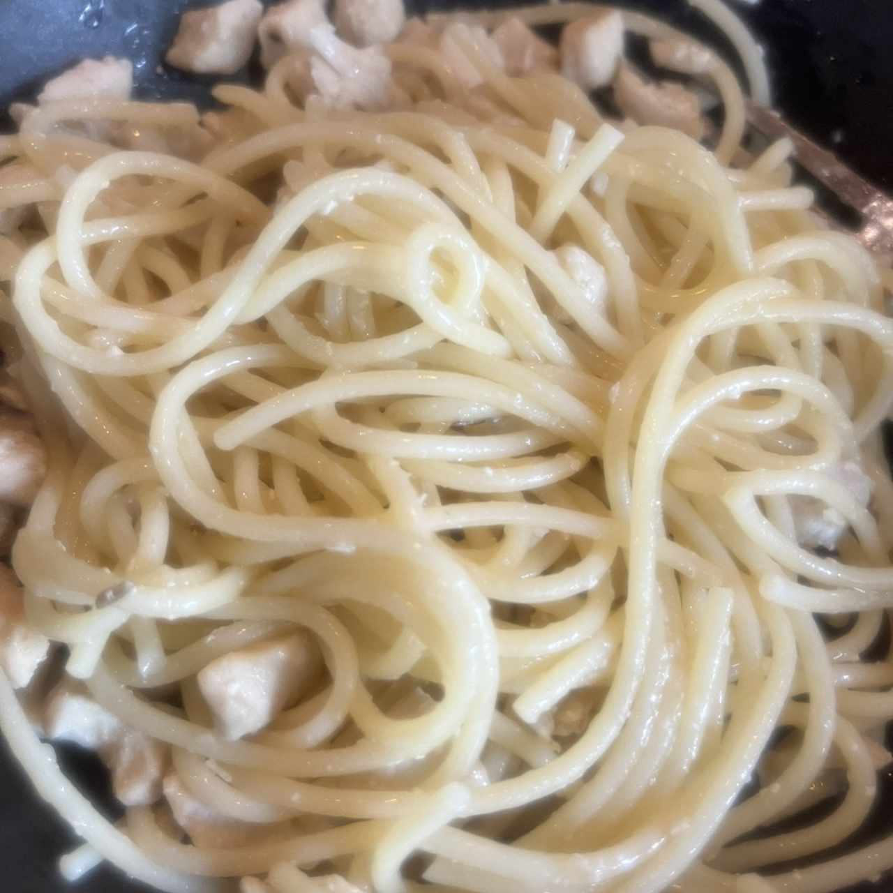 Spaghetti al olio y pollo adicional