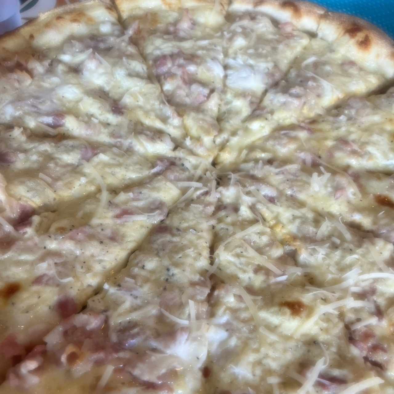 Pizza carbonara blanca