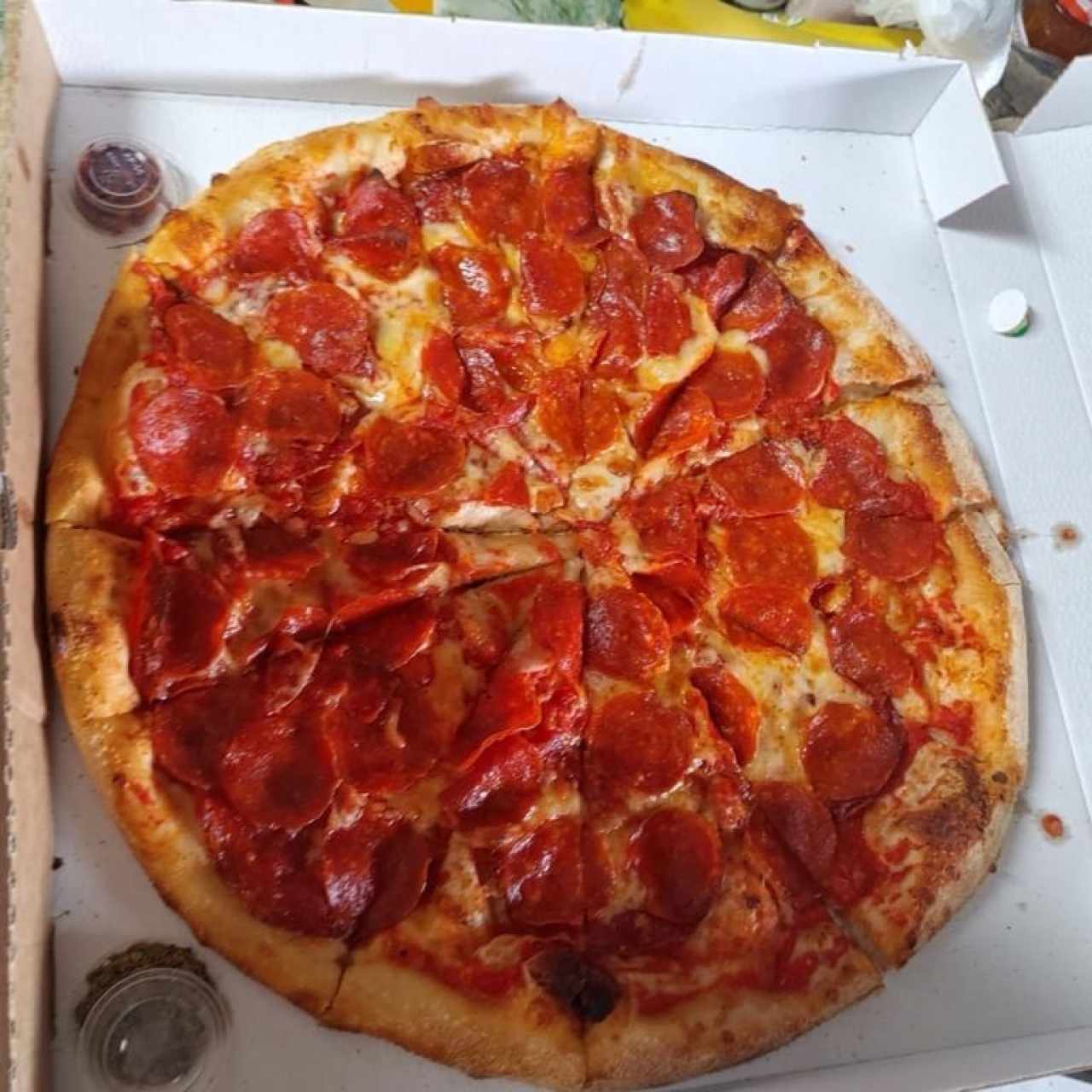 Pizza Etna con adición de Pepperoni 16”