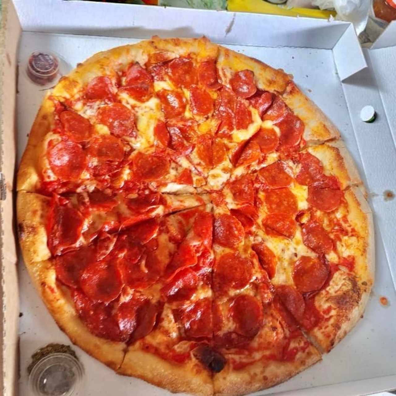 Pizza Familiar ETNA con adición de Pepperoni 