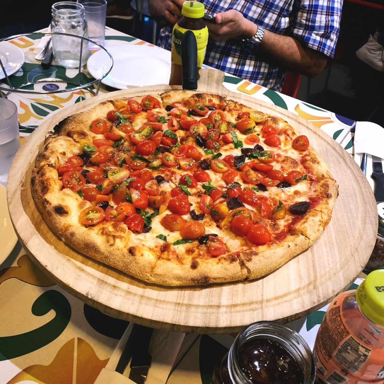 Pizzas Gourmet - Ajo Rojo,  esta pizza me encanto.  Sabores mediterraneos muy marcados. 