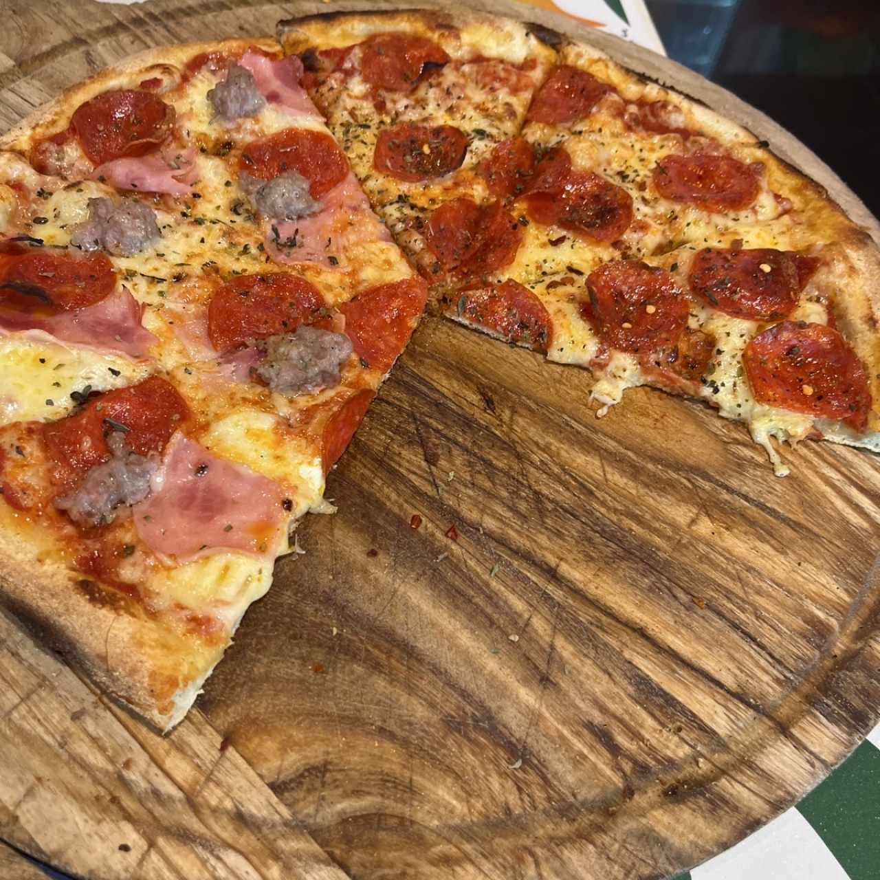 Pizza peperoni y combinación 