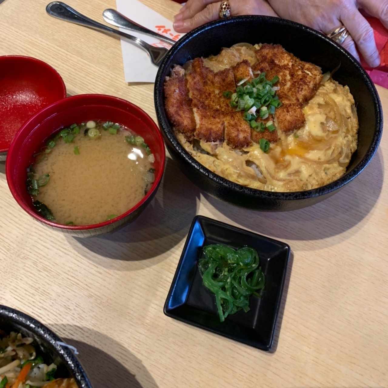 Chiken katsu Don.  el pollo apanado estaba muy bueno. 