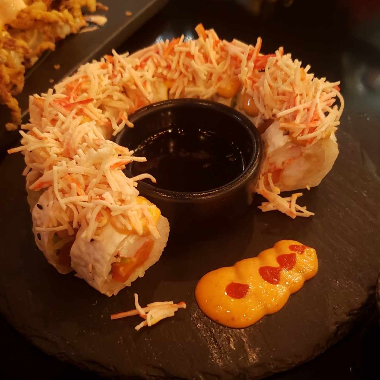 Sushi con topping de Kani