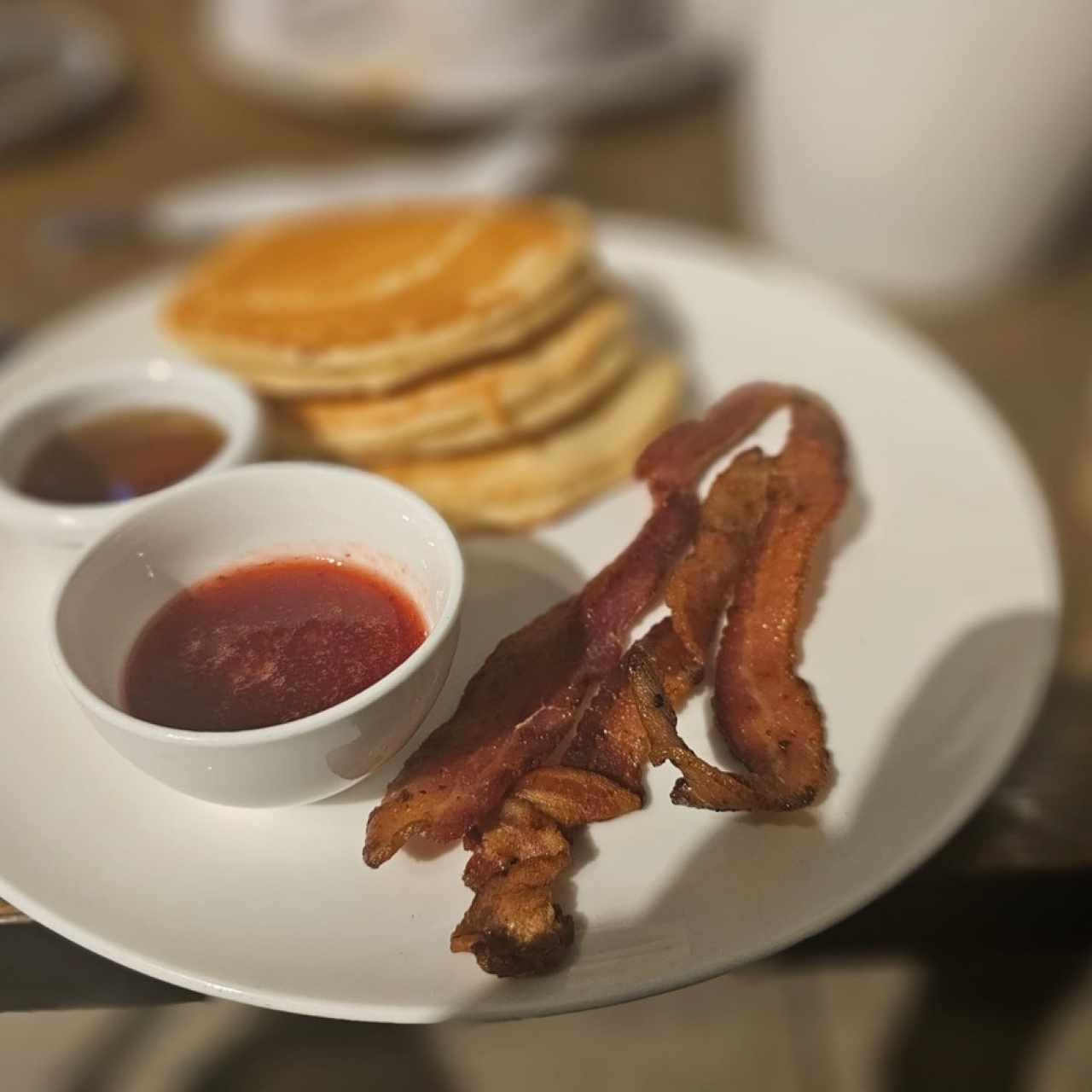 DESAYUNO - PANCAKES & BACON