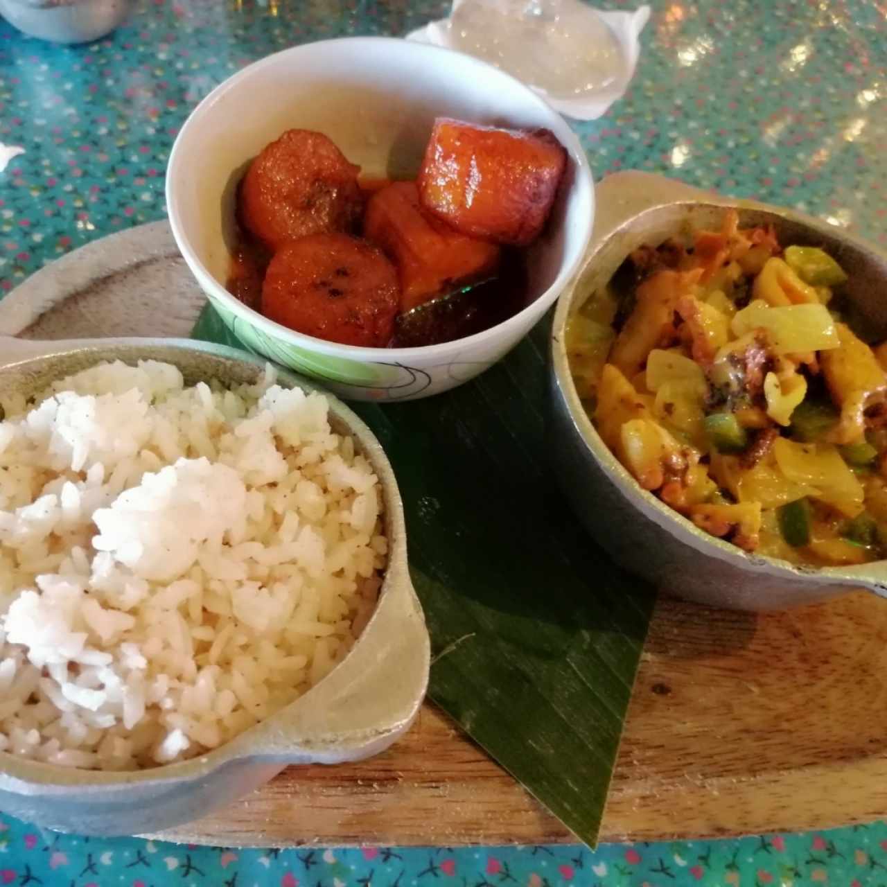 Pulpo caribeño con arroz con coco y platano en tentación 