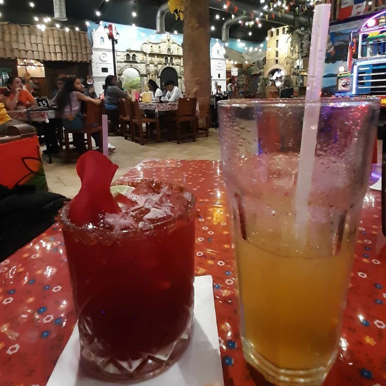 "Diablo Rojo" y limonada con raspadura