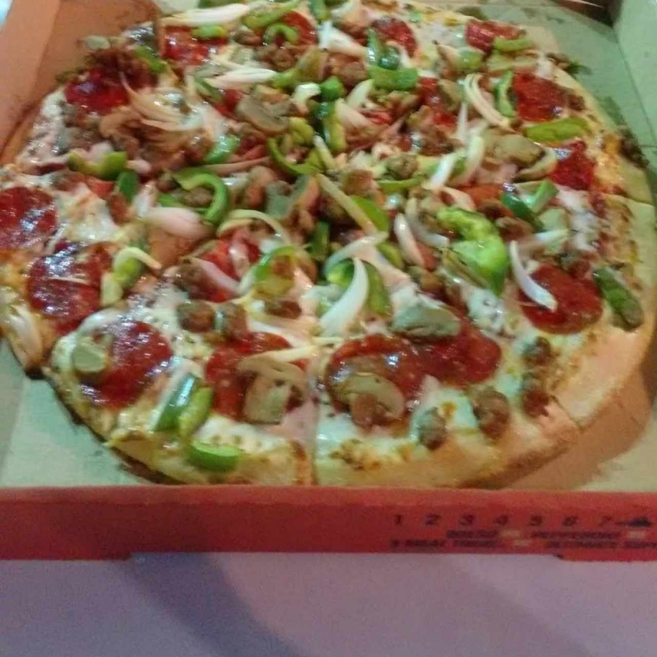 Pizza Ultimate Supreme Familiar
