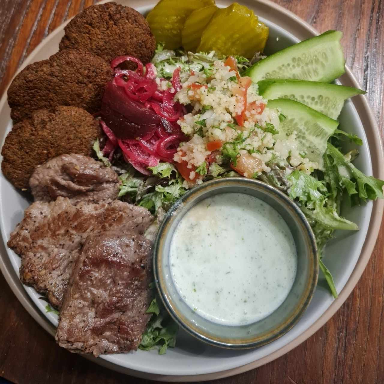 Fresh Salads - Arabic Salad + extra carne 